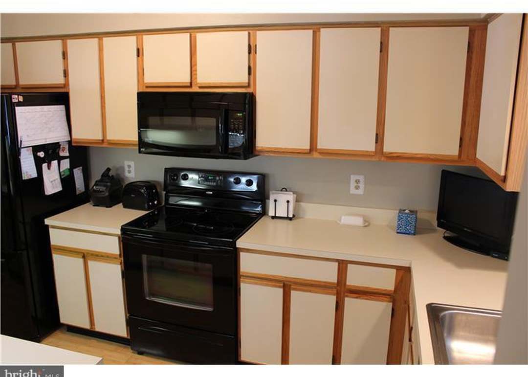 155 Barley Sheaf Dr, East Norriton, PA 19403