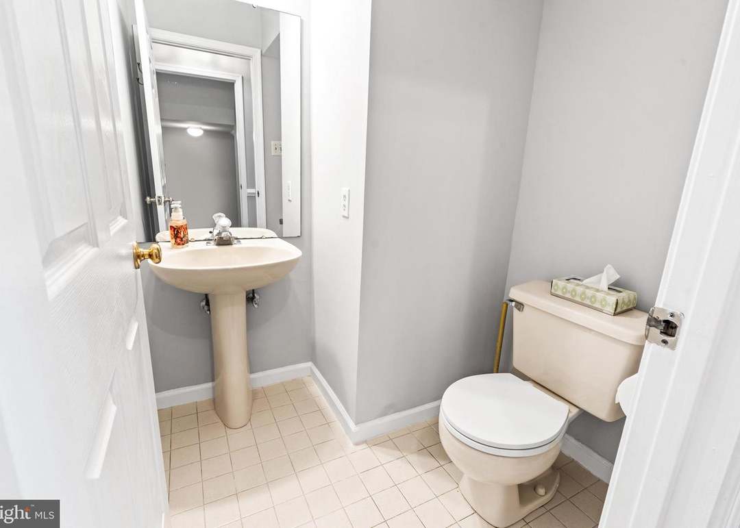 8107 Hollygate Dr, Glenn Dale, MD 20769