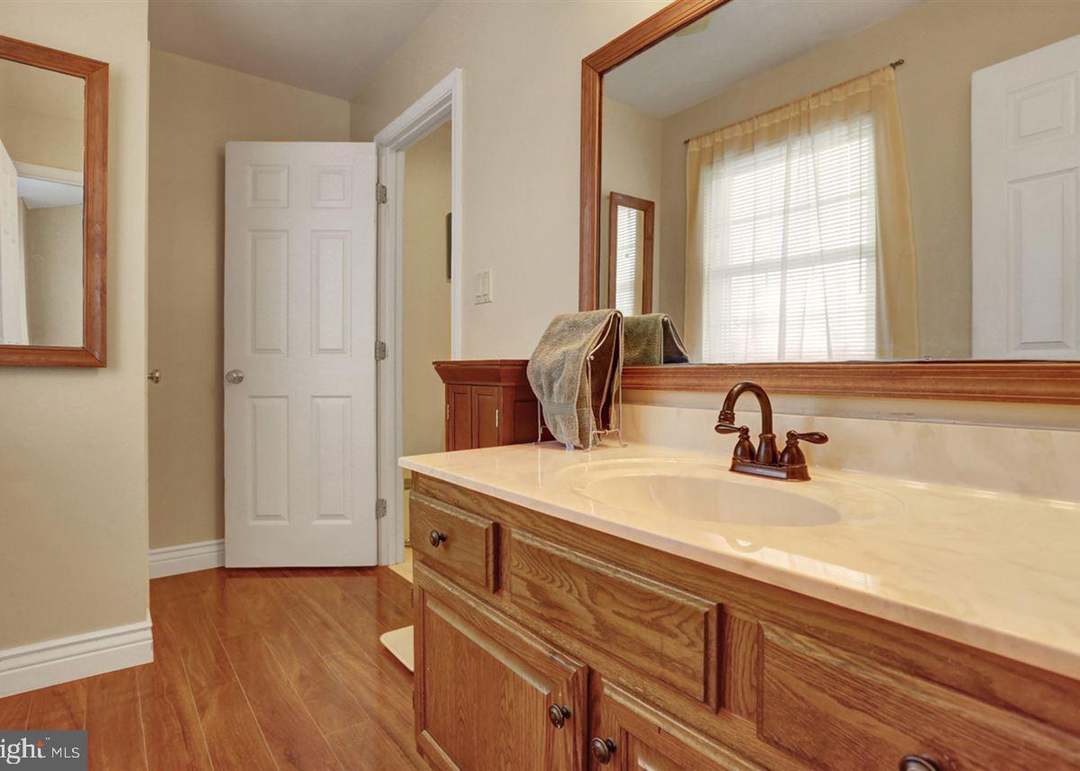 4 Ashburg Dr, Mechanicsburg, PA 17050