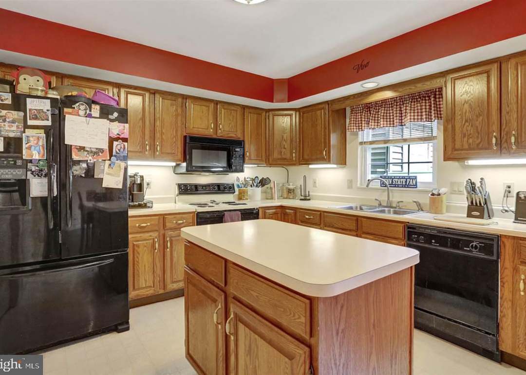 4 Ashburg Dr, Mechanicsburg, PA 17050