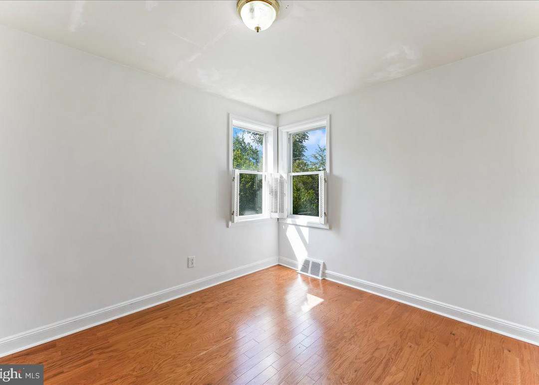 1232 Old Lane St, Drexel Hill, PA 19026