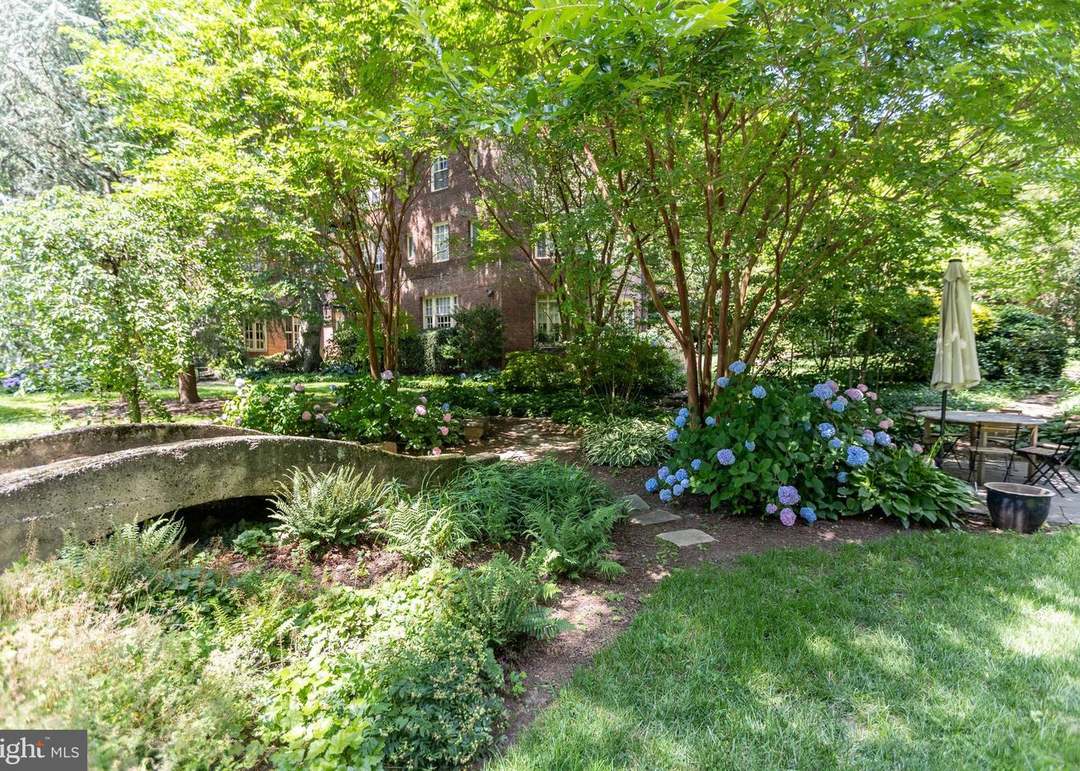 221 Stony Run Ln Unit J2, Baltimore, MD 21210 | For Sale