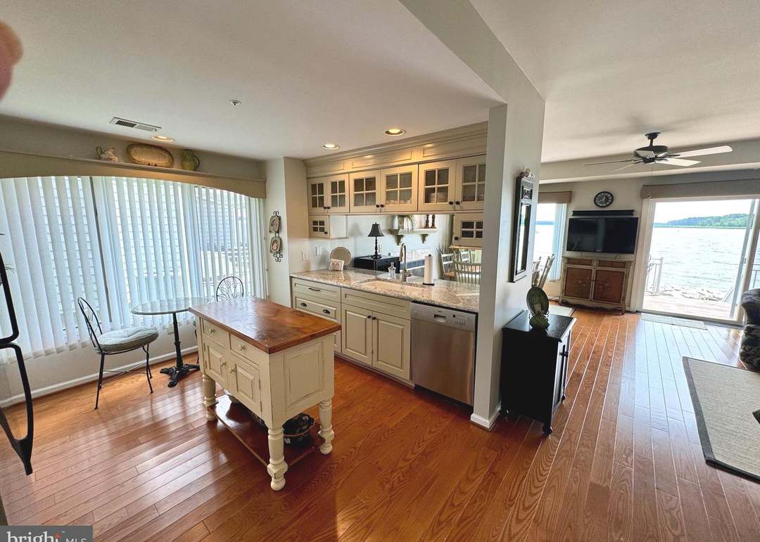 1301 Oyster Cove Dr, Grasonville, MD 21638