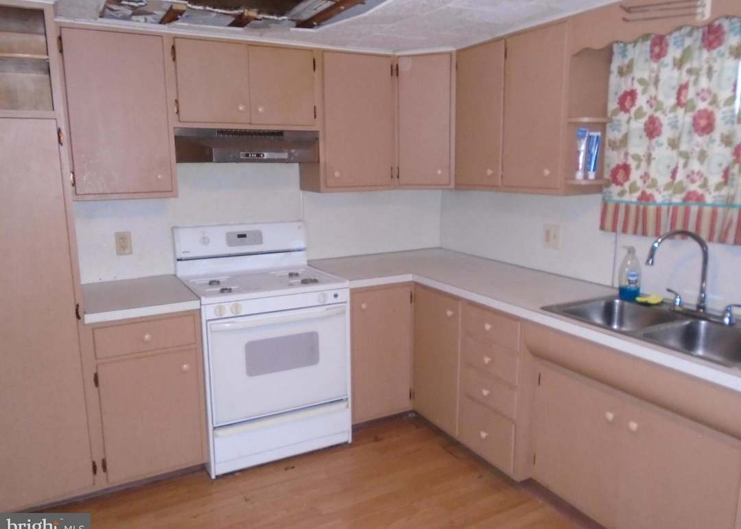 227 Arnot St, Saint Clair, PA 17970
