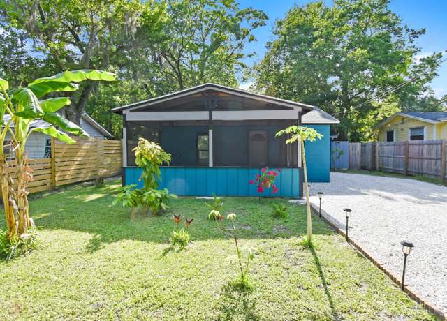 Property at 225 Aiken St, St Augustine, FL 32084, 2 beds, 1 bath