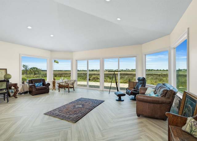 Property at 318 Marsh Point Cir, St Augustine, FL 32080-0000, 4 beds, 3.5 baths