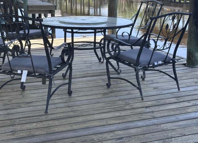 Property at 79 Carefree Dr, Welaka, FL 32193, 2 beds, 2 baths