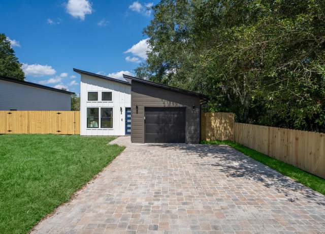 Property at 808 W 9th St, St Augustine, FL 32084, 2 beds, 3 baths
