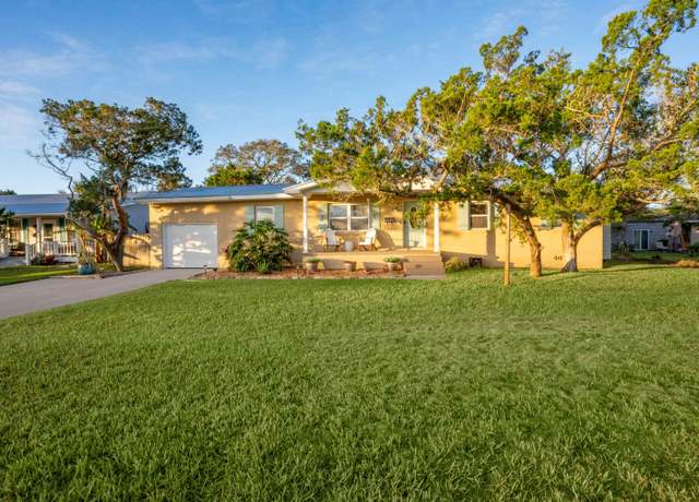 Property at 209 Alerto St, St Augustine, FL 32080, 3 beds, 2 baths