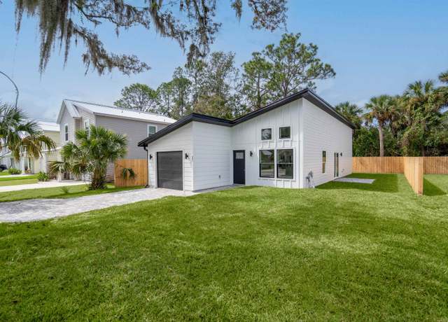 Property at 461 S Woodlawn St, St Augustine, FL 32084, 2 beds, 3 baths