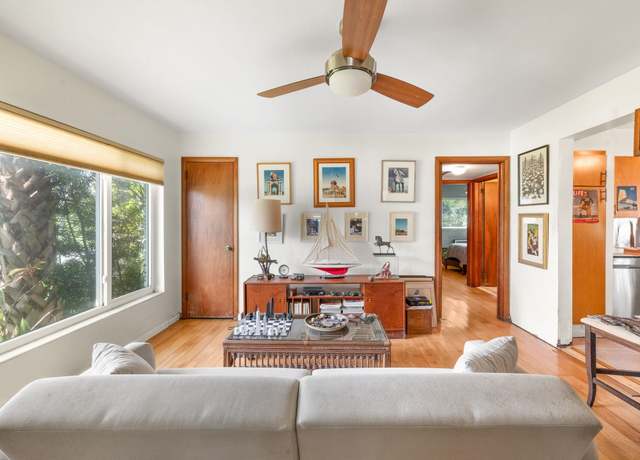 Property at 92 Coquina Ave, St Augustine, FL 32080-4529, 2 beds, 1 bath