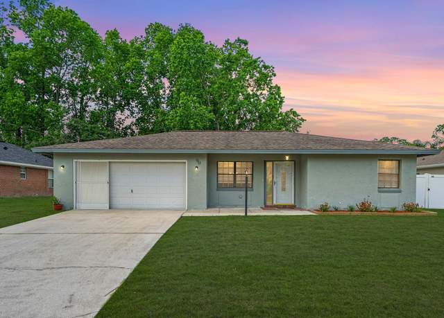 Property at 90 Wellshire Ln, Palm Coast, FL 32164, 3 beds, 2 baths