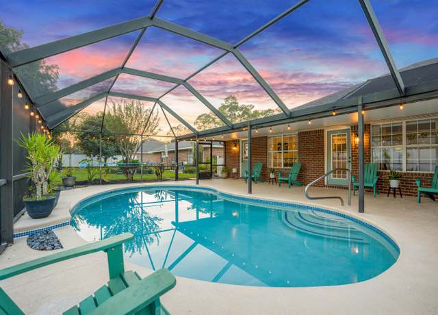 Property at 11 Essington Ln, Palm Coast, FL 32164, 4 beds, 3 baths