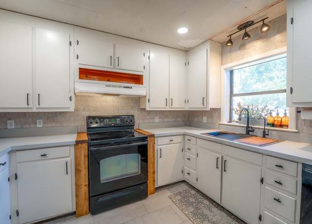 Property at 5829 Cherry Laurel Dr, Jacksonville, FL 32210, 3 beds, 2 baths