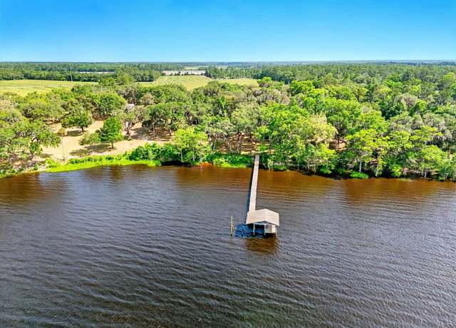 Property at 133 Federal Point Rd, East Palatka, FL 32131, 4 beds, 3 baths