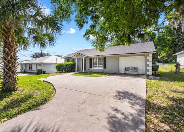 Property at 2005 Saint Johns Ave, Palatka, FL 32177, 3 beds, 2 baths