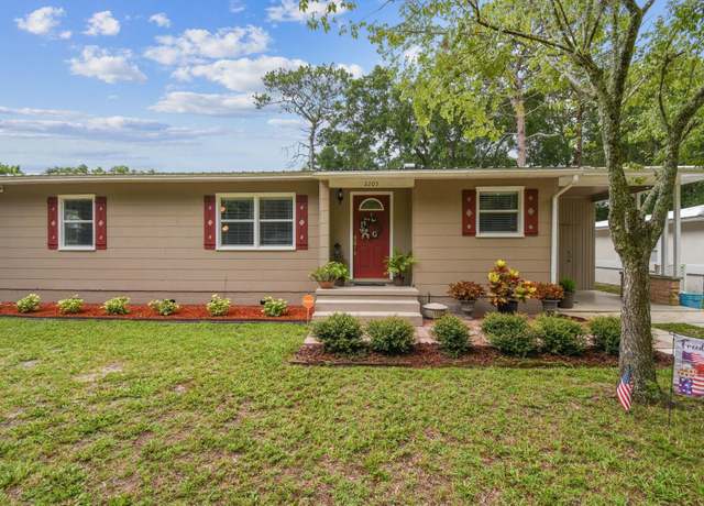 Property at 2205 Gillis St, Palatka, FL 32177, 3 beds, 2 baths