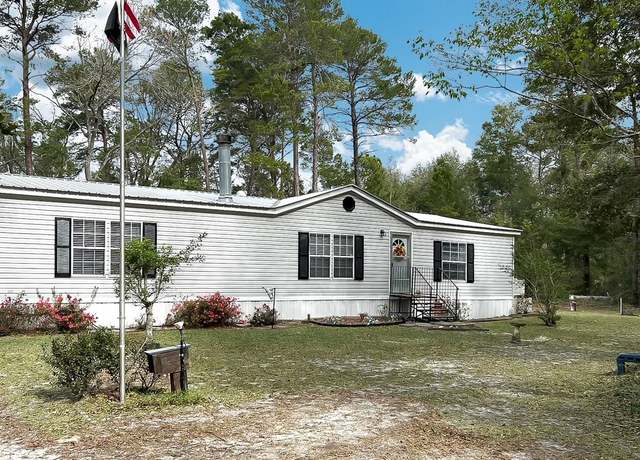 Property at 100 Harper Pl, Satsuma, FL 32189, 3 beds, 2 baths