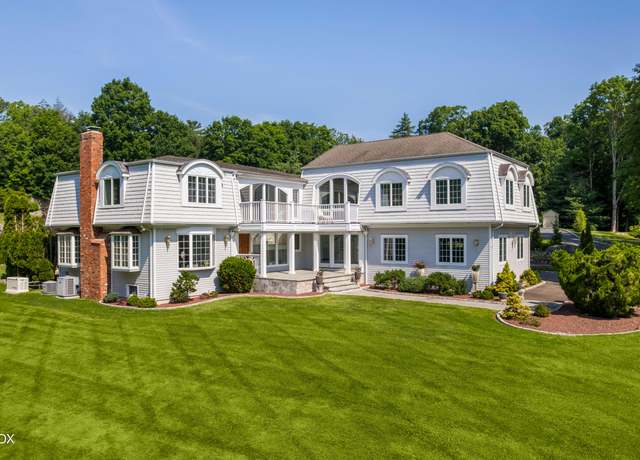 Property at 22 Stepping Stone Ln, Greenwich, CT 06830, 4 beds, 4.5 baths