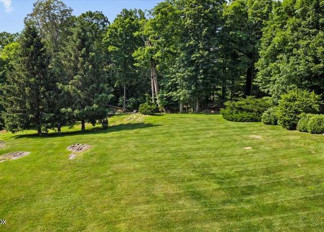 Property at 20 Stepping Stone Ln, Greenwich, CT 06830
