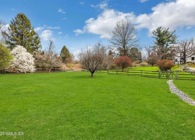 Property at 12 Corrigan Ln, Greenwich, CT 06831, 2 beds, 2 baths
