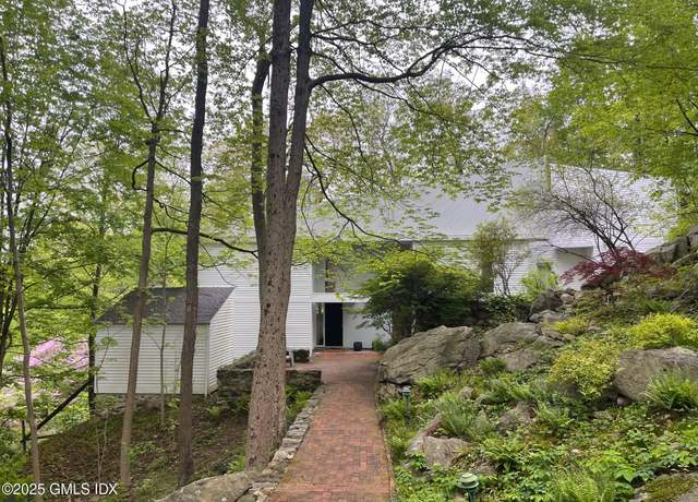 Property at 98 Hunting Ridge Rd, Greenwich, CT 06831, 3 beds, 2.5 baths