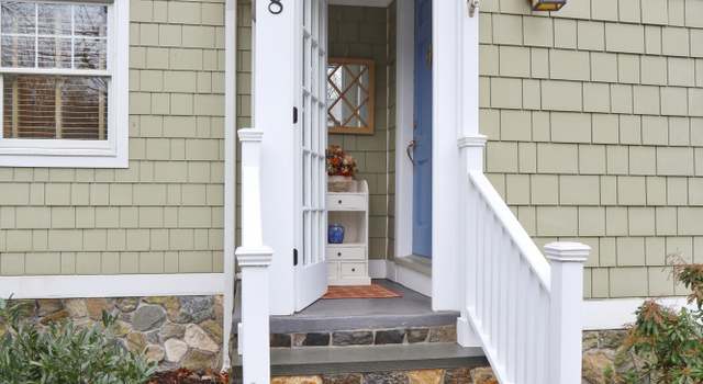 Photo of 8 Stuart Dr, Old Greenwich, CT 06870