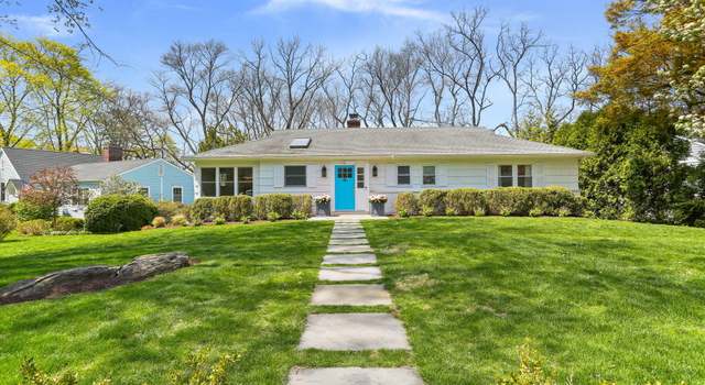 Photo of 8 Somerset Ln, Riverside, CT 06878