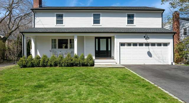 Photo of 7 Griffith Rd, Riverside, CT 06878