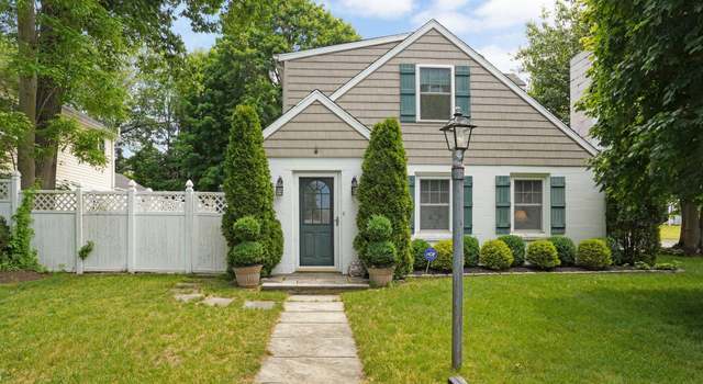 Photo of 1 Arnold St, Old Greenwich, CT 06870