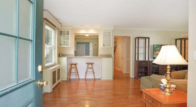 Photo of 1 Arnold St, Old Greenwich, CT 06870