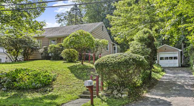 Photo of 25 Circle Dr, Greenwich, CT 06830