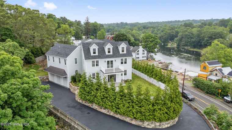 Photo of 232 Valley Rd Cos Cob, CT 06807