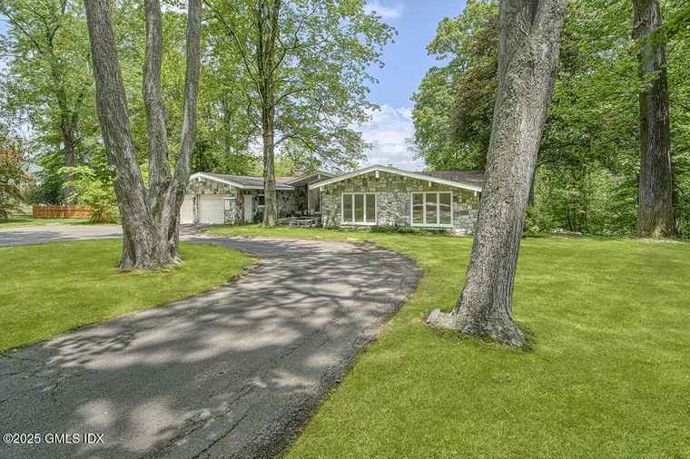 Photo of 5 Whitney Dr Greenwich, CT 06831
