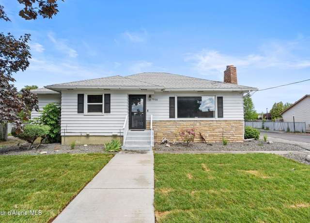Property at 12117 E Boone Ave, Spokane Valley, WA 99206, 3 beds, 3 baths