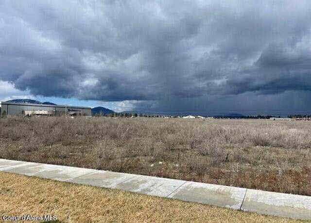 Property at 577 W Fryeburg Ave, Hayden, ID 83835