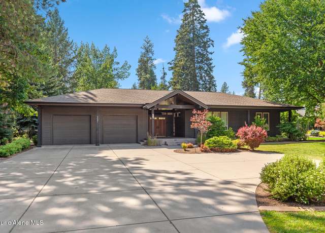 Property at 9641 N Easy St, Hayden Lake, ID 83835, 4 beds, 3.5 baths