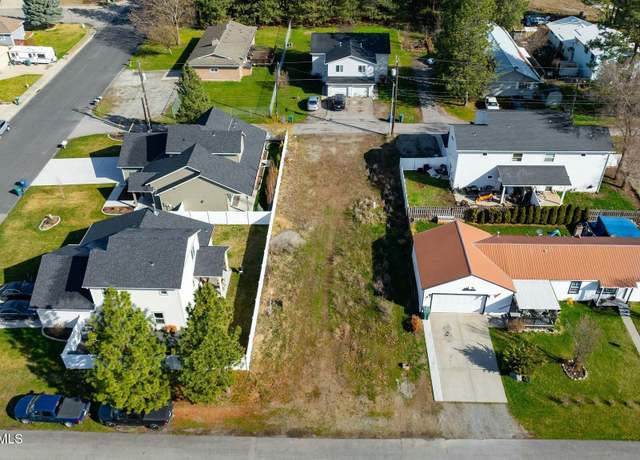 Property at 206 W 17th Ave, Post Falls, ID 83854