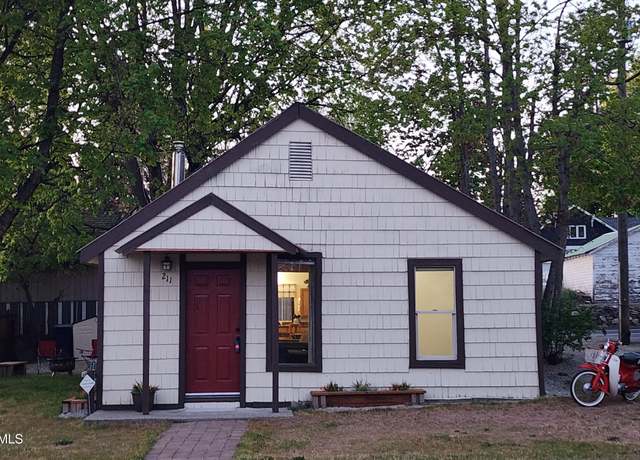 Property at 211 E Birch Ave, Coeur D'alene, ID 83814, 2 beds, 1 bath