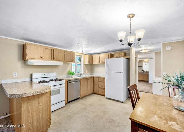 Property at 1672 W Windermere Ave, Coeur D'alene, ID 83815, 2 beds, 2 baths