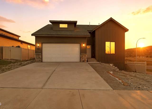 Property at 6631 Portrush Dr, Rathdrum, ID 83858, 4 beds, 3 baths