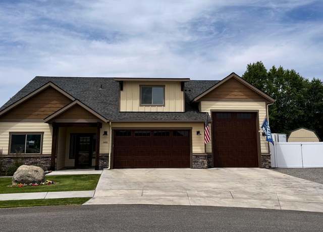 Property at 1402 W Wayward Cir, Post Falls, ID 83854, 4 beds, 3 baths