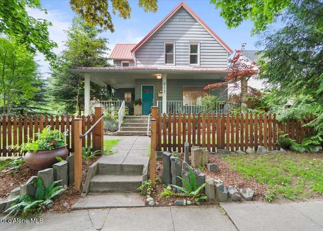 Property at 917 E Young Ave, Coeur D'alene, ID 83814, 4 beds, 2.5 baths