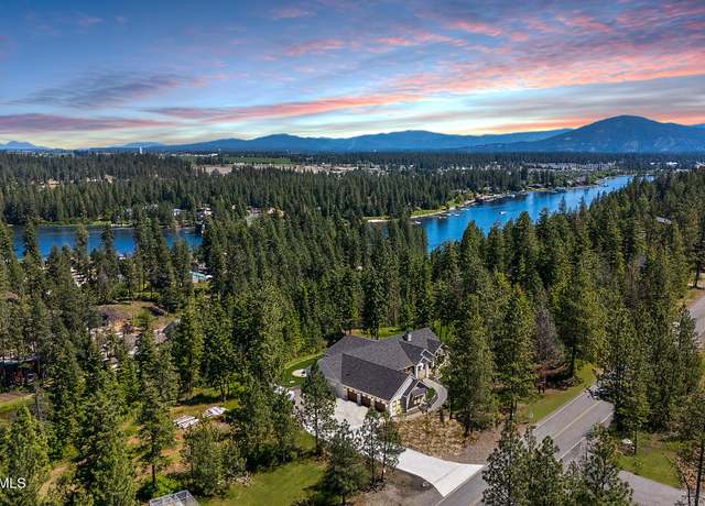 Property at 7353 W Riverview Dr, Coeur D'alene, ID 83814, 3 beds, 3 baths