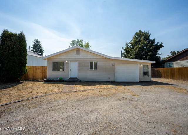 Property at 164 W Hilgren Ave, Hayden, ID 83835, 4 beds, 2 baths