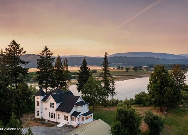 Property at 6955 Apple Aly, Bonners Ferry, ID 83805, 6 beds, 3 baths