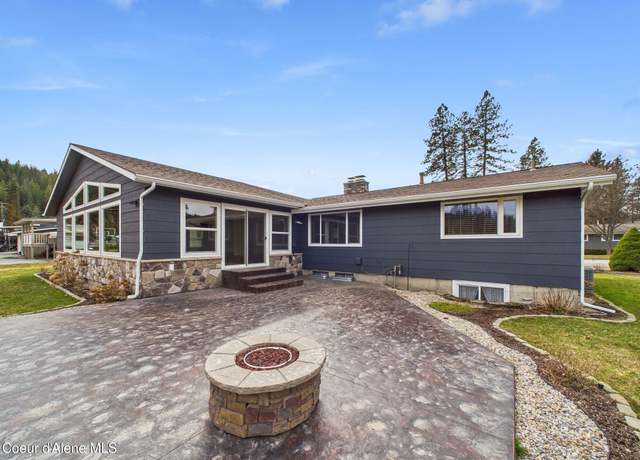 Property at 307 Woodland Dr, Pinehurst, ID 83850, 4 beds, 3 baths