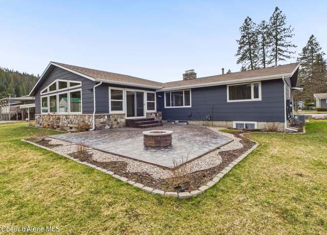 Property at 307 Woodland Dr, Pinehurst, ID 83850, 4 beds, 3 baths