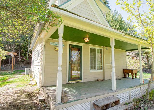 Property at 6962 Oak St, Bonners Ferry, ID 83805, 3 beds, 1 bath