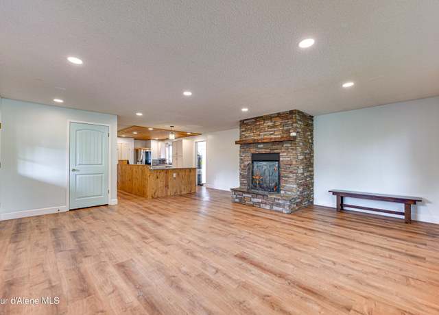 Property at 519 N Division Ave, Sandpoint, ID 83864, 5 beds, 2 baths